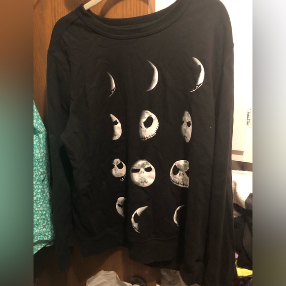 🎠🎃COPY - NBC Moon Eclipse Sweatshirt- 860 $35 or $30 w/offer - Picture 1 of 4